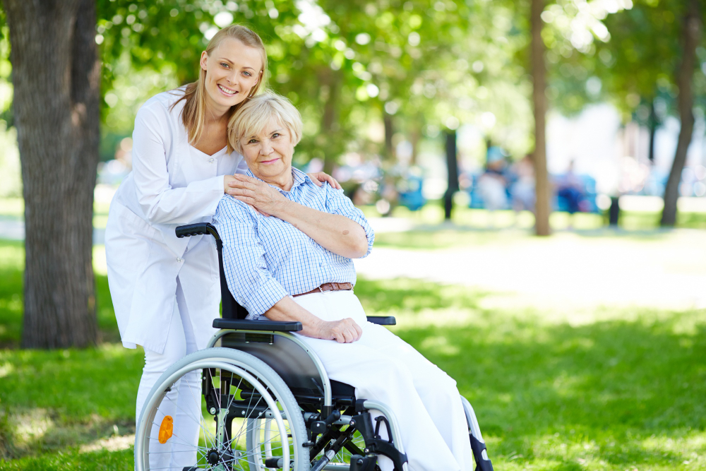 Badante a domicilio per anziani e disabili | Family Health Care